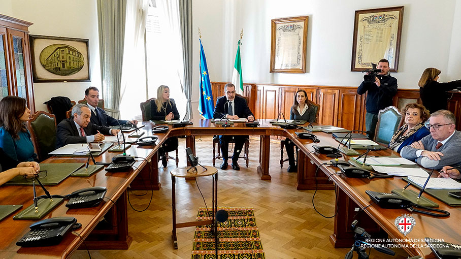 Assessore Satta - tavolo emergenza cavallette - Nuoro